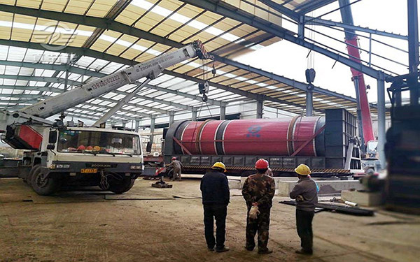 棕櫚粕烘干機(jī)吊裝現(xiàn)場 棕櫚粕烘干機(jī)吊裝現(xiàn)場